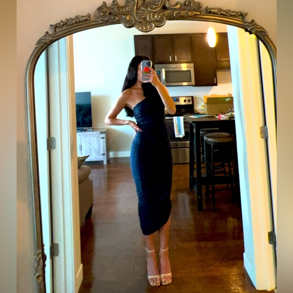 Aritzia Dress, Ten by Babaton
VERTIGO MIDI DRESS, navy - Picture 2 of 5